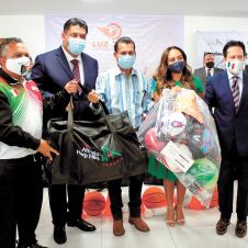 Entregan diputados y Fundación ‘kits deportivos’ a municipios