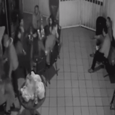 Dan a conocer video donde personas armadas llevan a cabo asalto en un velorio.png