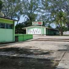 Encierra maestro a estudiantes en salón sin ventilación por no hacer la tarea