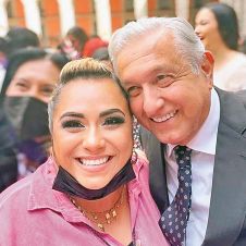 FNTania-Valentina-con-AMLO_result.jpg