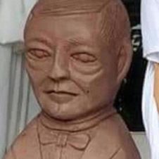 Artista del famoso busto de Juárez lo vuelve a hacer, esta vez con busto de AMLO.jpg