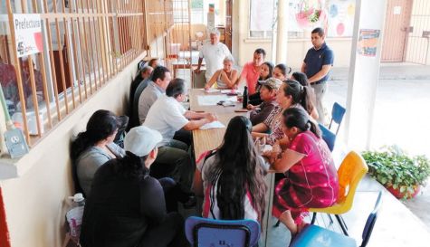 Toman padres de familia Secundaria Técnica 45 por la falta de 5 maestros