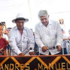 7 mil pesos y horas de trabajo fue lo que invirtió artesano en regalo para AMLO.jpg
