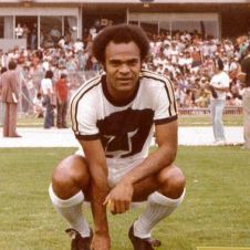 Fallece el futbolista campeón con Pumas, Juan José “La cobra” Muñante.jpg