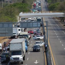 Hombres armados asaltan a turistas en la Autopista del Sol .jpg