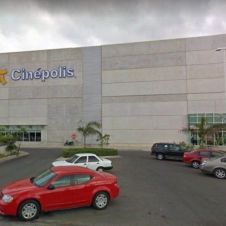 Llevan a cabo asalto de cine, vestidos como empleados.jpg