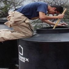 Cuidado con no limpiar tu tinaco, podrías contagiarte de hepatitis y otras enfermedades.jpg