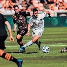 debut-amargo-chicharito-derrotado-010320.jpg