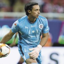 rodriguez-sentara-a-gudiño-en-chivas.jpg