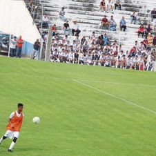 valino-observa-cerca-de-300-jovenes.jpg