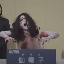 VIDEO: Se postula el "fantasma" de la película de "El Aro" en las elecciones en Tokio, Japón 