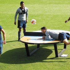 jugadores-cementeros-relajados.jpg
