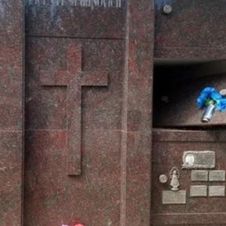 Roban féretro con cadáver de un hombre, ofrecen millonaria recompensa 