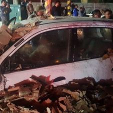 Traíler se volcó en la Texcoco-Lechería, impactó a tres autos, una mujer perdió la vida.jpg