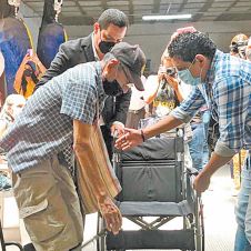 Entregan sillas de ruedas a jojutlenses