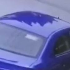 Video capta a mujer abandonando a su padre, con nada más que una bolsa con ropa.jpg