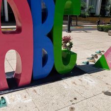 Roban 4 pares de zapatos de monumento a guardería abc.jpg