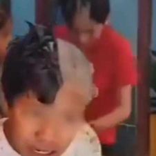 VIDEO: Niños se quedan calvos por usar espuma para depilar como shampoo