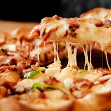 ¡Solo hoy! En esta pizzería puedes comprar una pizza a 35 pesos 