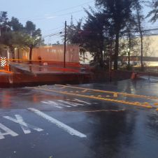 Surge enorme socavón de 10 metros en Zapopan, Jalisco