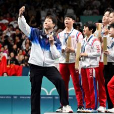 coreas selfie paris 2024.jpg