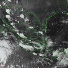 Carlotta se convierte en Huracán: Esta es su trayectoria en tiempo real y el pronóstico para el 2 de agosto