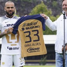 dani alves pumas.jpg
