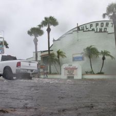 Huracán Debby toca tierra en Florida como Categoría 1: Declaran estado de emergencia