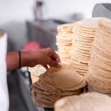 ¡Ahora en CDMX se podrán pagar las tortillas con Tarjeta de Crédito o Débito!