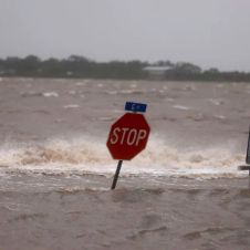 Debby deja cuatro muertos en Florida mientras se convierte en tormenta tropical; Amenaza con provocar inundaciones 