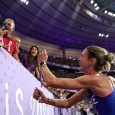 Atleta de francia le pide matrimonio a su novio luego de terminar prueba de 3,000 metros: “Era el escenario perfecto”