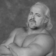 Muere Kevin Sullivan a los 74 años tras accidente automovilístico