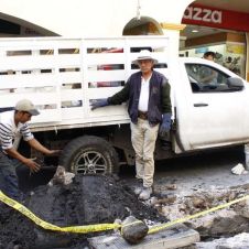 Atienden agujero que apareció en calle Guerrero.jpg