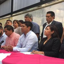 Alcaldes electos de varios municipios se manifiestan en contra de los resolutivos del TEPJF en integración de cabildos.jpg