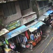 VIDEO: Niña muere tras ser aplastada por perro que cayó del quinto piso