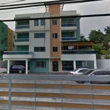 Mujer se arroja con su hija desde el cuarto piso de un edificio