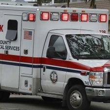 Madre atropella a su hija durante su primer día de clases