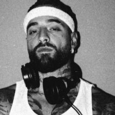 Denuncia Maluma el robo de su celular durante la feria en Medellín