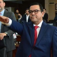Declara Fiscalía Anticorrupción de Chihuahua a Javier Corral como prófugo de la justicia