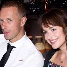 Desmienten rumores de ruptura entre Chris Martin y Dakota Johnson