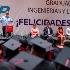 cuauhtemoc graduacion.jpg