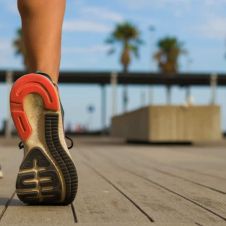 ¿Buscando trabajo? Tesla busca personas para caminar y ganar $5,800 al mes