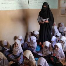 La voz de las mujeres está prohibida; Los Talibanes les han prohibido el hablar, cantar o recitar en público