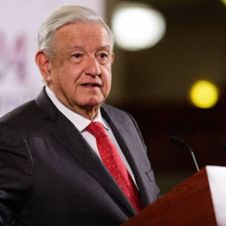 Por críticas a la reforma judicial, AMLO “pausa" relación con embajadas de EE.UU. y Canadá