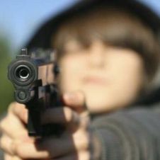 Levantan y golpean a niño que jugaba a ser narco.jpg