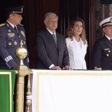 Beatriz Gutiérrez llora de emoción en desfile de 16 de septiembre.jpeg