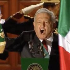 AMLO deja su sello, con el Grito más largo de un gobierno federal.jpg
