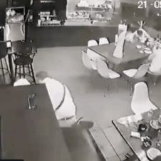 Difunden video del ataque en bar de Uruapan que dejó 4 muertos .png