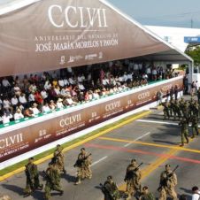 desfile Cuautla.jpg