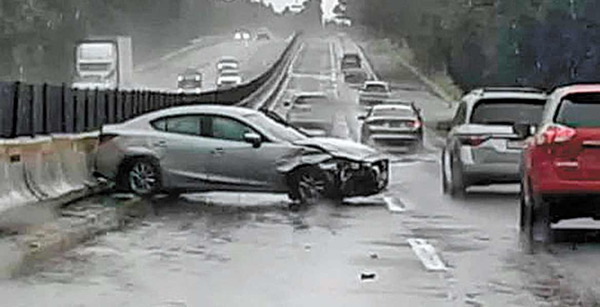 Pierde el control de su auto y choca contra muro en la pista